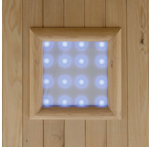 Detailansicht einer Sauna mit integrierter Beleuchtung