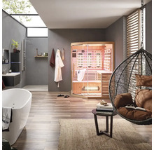 Badezimmer mit Badewanne, Dusche, Infrarotsauna und Hängesessel in hellem, freundlichem Design