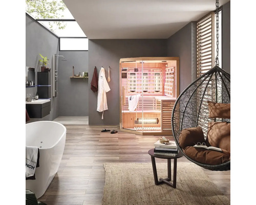 Badezimmer mit Badewanne, Dusche, Infrarotsauna und Hängesessel in hellem, freundlichem Design
