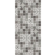 Fliesenmuster mit floralen und ornamentalen Motiven