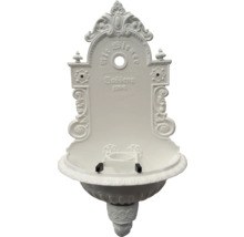 Historischer Wandbrunnen mit Verzierungen für den Außenbereich