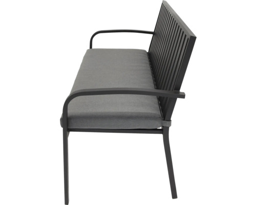 Gartenbank mit Armlehnen und grauen Auflagen