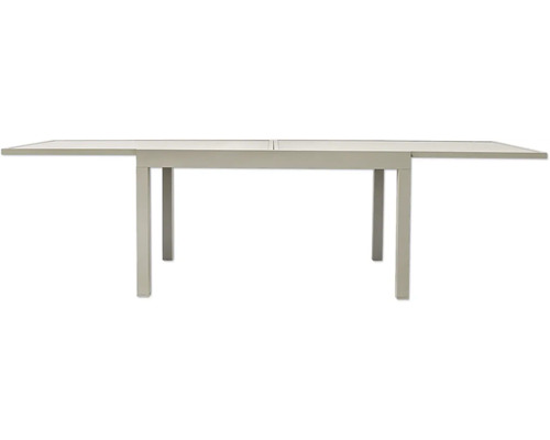 Ausziehbarer Esstisch mit vier Beinen