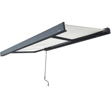 Ausgefahrene Kassettenmarkise mit Kurbel