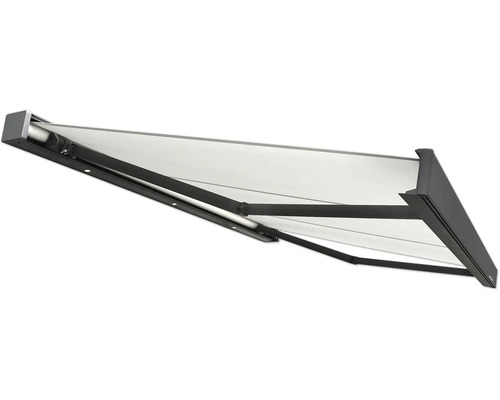 Ausgefahrene Gelenkarmmarkise mit hellem Markisentuch