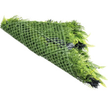 Kunstpflanzenwand mit verschiedenen Grüntönen und Gitterstruktur