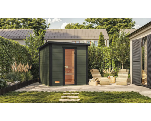 Gartensauna aus Holz mit Glastür im Garten