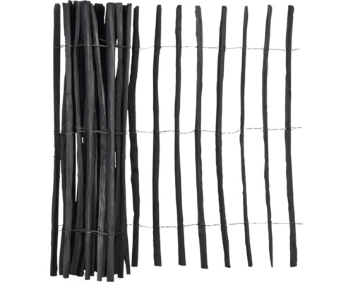 Sichtschutz aus Holzzaun-Elementen