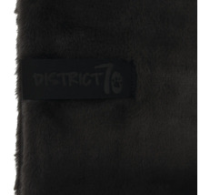 District 70 Logo auf einem Haustierbett
