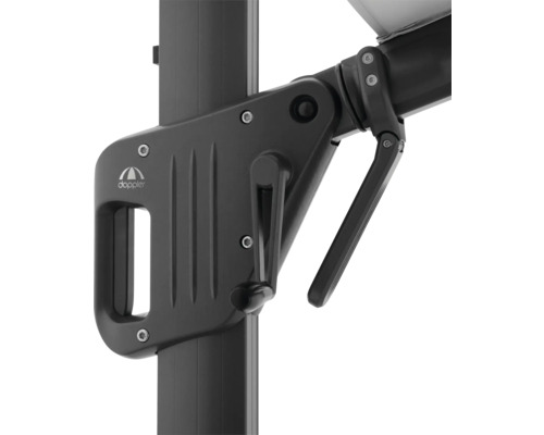 Detailaufnahme eines Sonnenschirms mit Kurbelmechanismus und Doppler Logo.