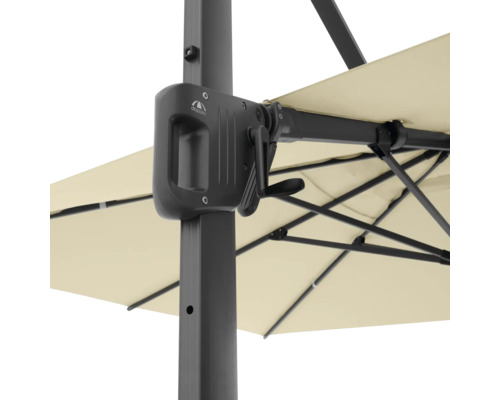 Detailansicht eines Sonnenschirms mit Kurbelmechanismus zur einfachen Bedienung