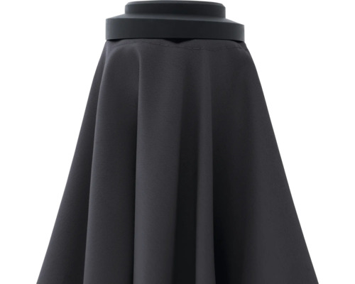 Geschlossener Sonnenschirm aus Stoff