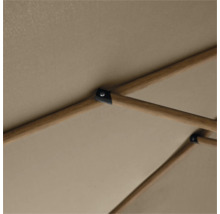 Detailansicht eines Pavillons mit Holzrahmen und Stoffdach