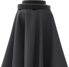 Geschlossener Sonnenschirm aus Stoff