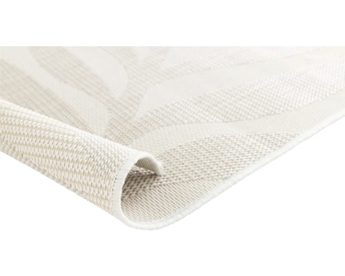 Teppich mit Muster, teilweise aufgerollt