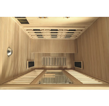 Innenraum einer Infrarotsauna mit Holzverkleidung und Glasfront