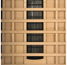 Detailansicht Infrarotkabine mit Holzverkleidung und Lüftungsgittern.