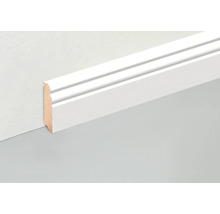Weiß lackierte Holzfußleiste an Wand und Boden