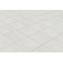 Fliesenboden mit quadratischen, hellen Fliesen und Fugen