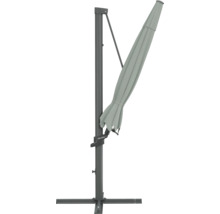 Grauer Sonnenschirm mit seitlichem Mast in geschlossenem Zustand.