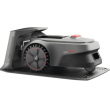 Rasenmähroboter auf Ladestation