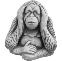 Gartenfigur Affe hält sich die Ohren zu