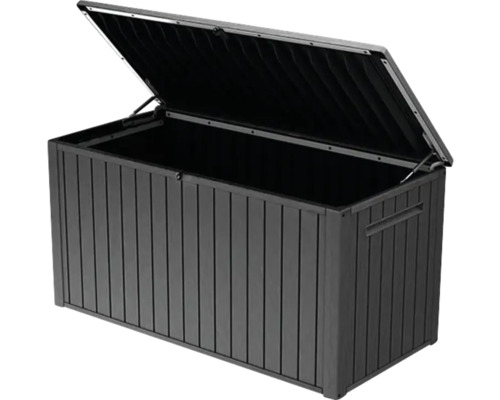 Geöffnete Gartenbox zur Aufbewahrung von Gartenutensilien