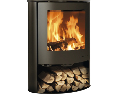 Kaminofen Panadero Tahoe Stahl schwarz 6,7 kW mit Holzfach Kaminofen mit Holzscheiten und brennendem Feuer