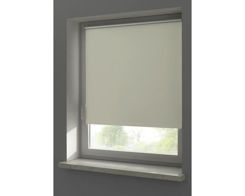 Fenster mit manuellem Rollo zur Beschattung