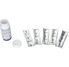 Wasseranalyse Teststreifen mit Flasche und einzeln verpackten Teststreifen