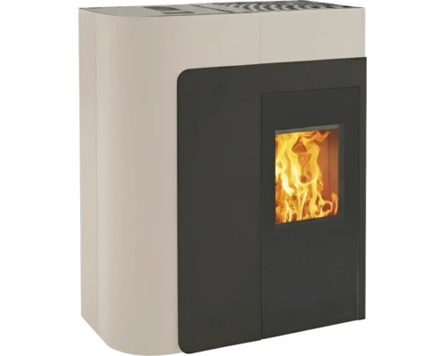 Pellet-Kaminofen mit Sichtfenster und Flammen