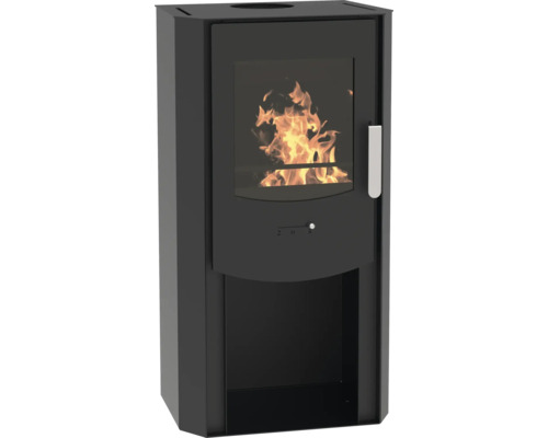 Kaminofen mit Glasfenster und Flammen