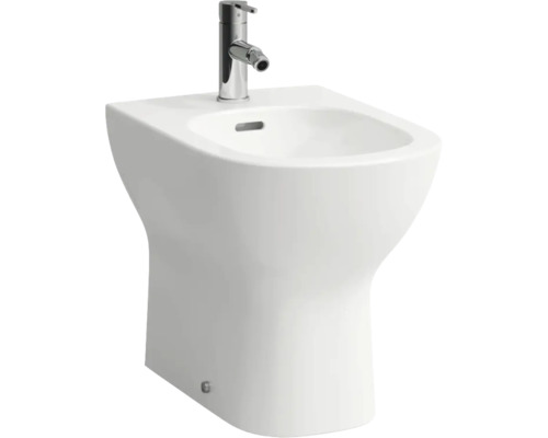 Bidet aus Sanitärkeramik mit Armatur