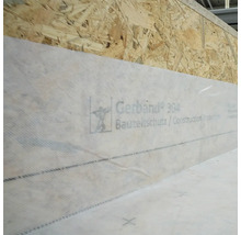 Gerband 394 Bautenschutzfolie an einer Holzkonstruktion