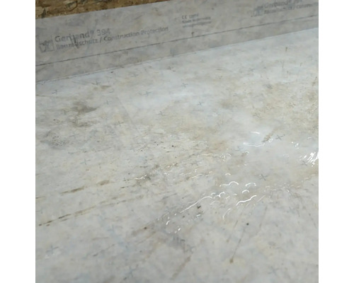 Gerland 394 Bauschutzfolie mit Wasser auf der Oberfläche