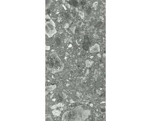 Nahaufnahme einer grauen Feinsteinzeugfliese mit Steindekor