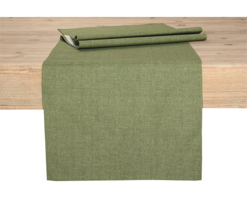 Tischläufer aus Stoff auf Holztisch