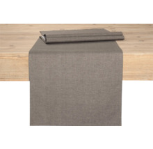 Tischläufer aus Stoff auf einem Holztisch