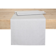 Tischläufer auf einem Holztisch