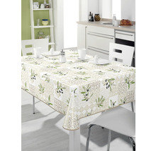 Tisch mit Olivenmuster-Tischdecke in einer hellen Küche