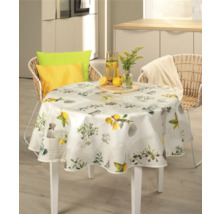 Gedeckter runder Tisch mit Zitronenmuster in einer hellen Küche