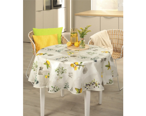 Gedeckter runder Tisch mit Zitronenmuster in einer hellen Küche