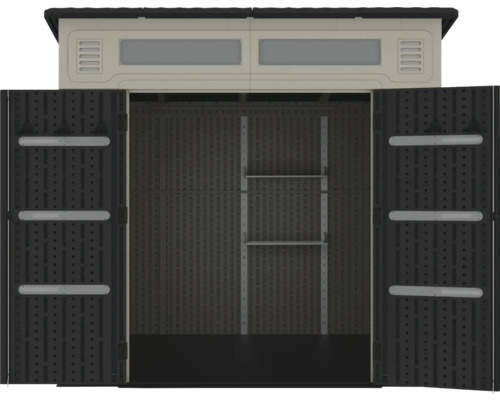 Offener Geräteschuppen mit Regalen