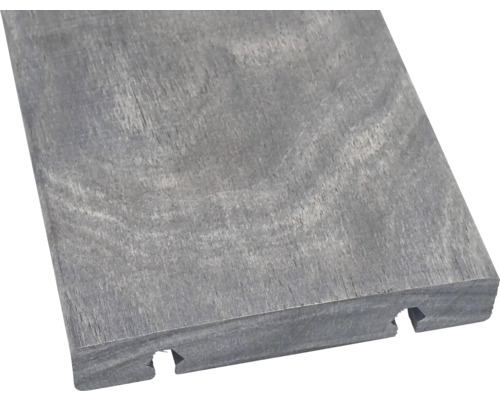 Graue Terrassendiele aus Holz mit Nut- und Federprofil