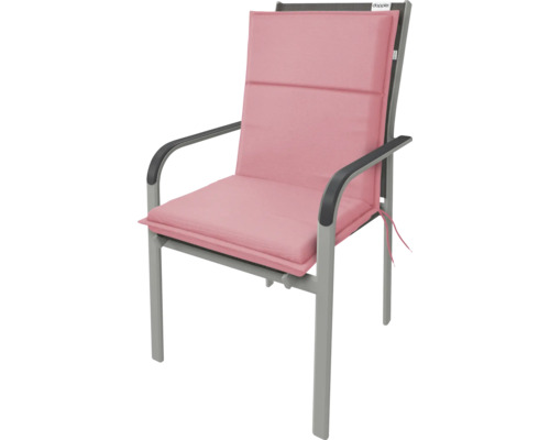 Gartenstuhl mit rosafarbenem Kissen und Armlehnen