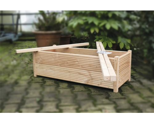 Holzblumenkasten mit Holzlatten und Brettern