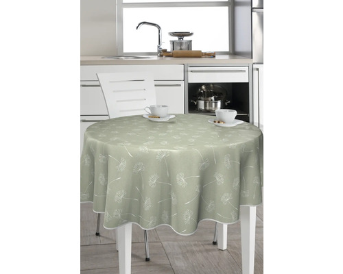 Runder Tisch mit Tischdecke und Tassen in einer Küche