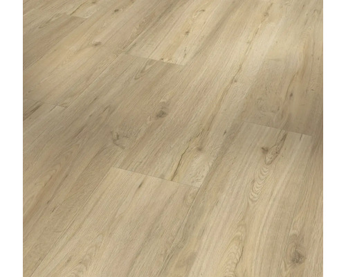 Verlegte Bodenpaneele mit Holzstruktur