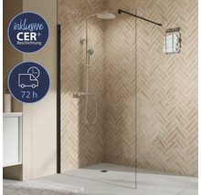 Begehbare Dusche mit Duscharmatur und Handtuchhalter im Badezimmer