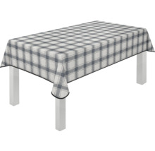 Tisch mit karierter Tischdecke